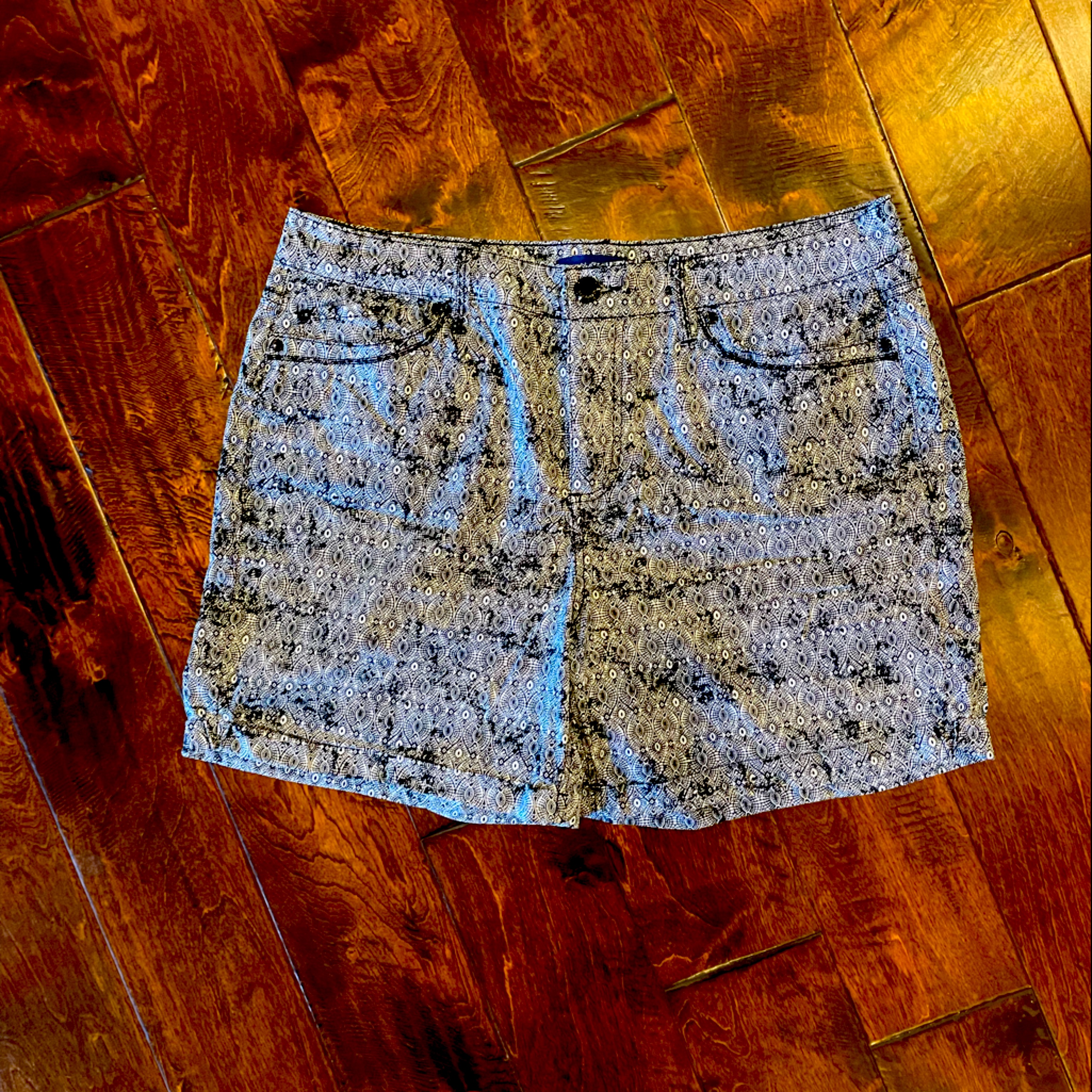 Bandolino Amy Women’s Shorts, Size 10, Black And White